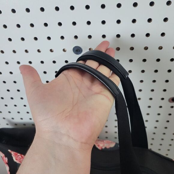 Victoria's Secret Roses Large Weekender Bag - Picture 3 of 12